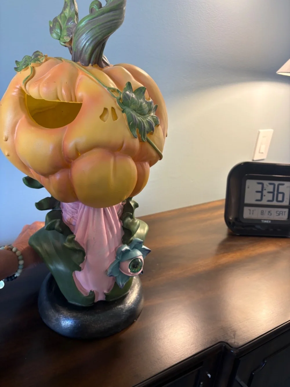 VIRAL HALLOW HOME Halloween Pumpkin Head Bust Eyeball Decor Sculpture